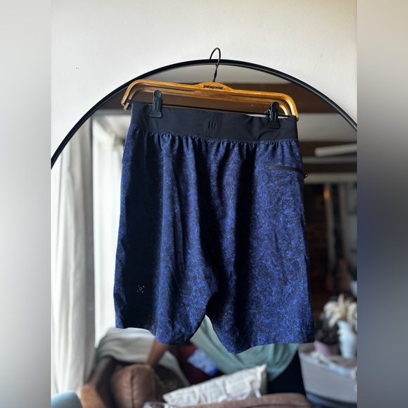 LULULEMON | T.H.E. Short *Linerless 7" | size small - Picture 6 of 7